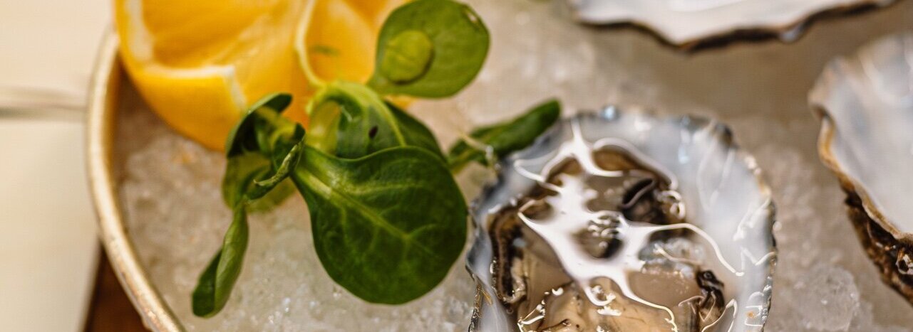 Fresh oysters with lemon at the Enzian Hotel, Seis am Schlern – fine dining South Tyrol